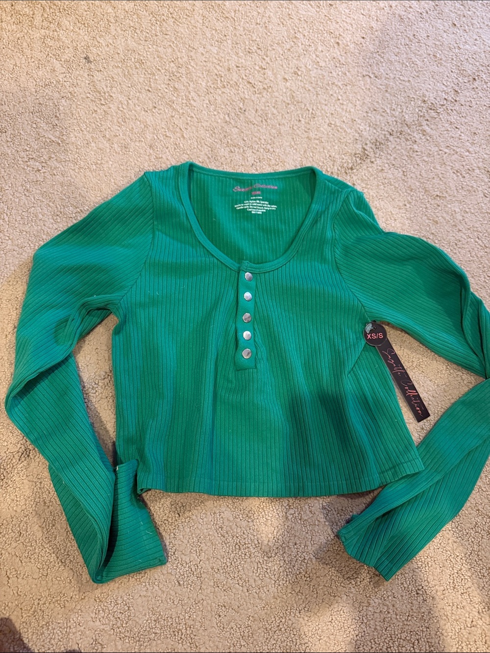 Suzette Collection — Emerald Green Ribbed Henley Crop Top